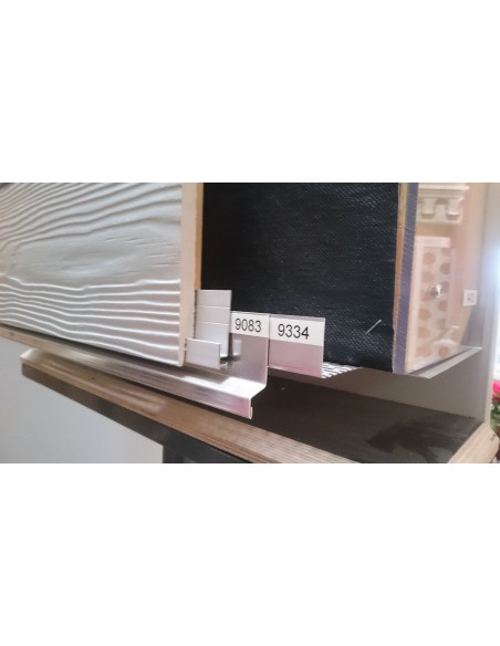 Gutter plinth profile no. 9083 | 