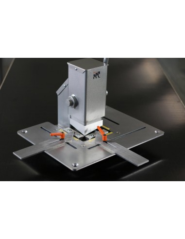 Notching shears  for precise notching