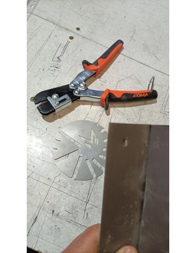 Kliešte na fixáciu plechu