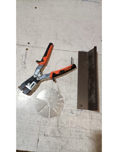 Kliešte na fixáciu plechu